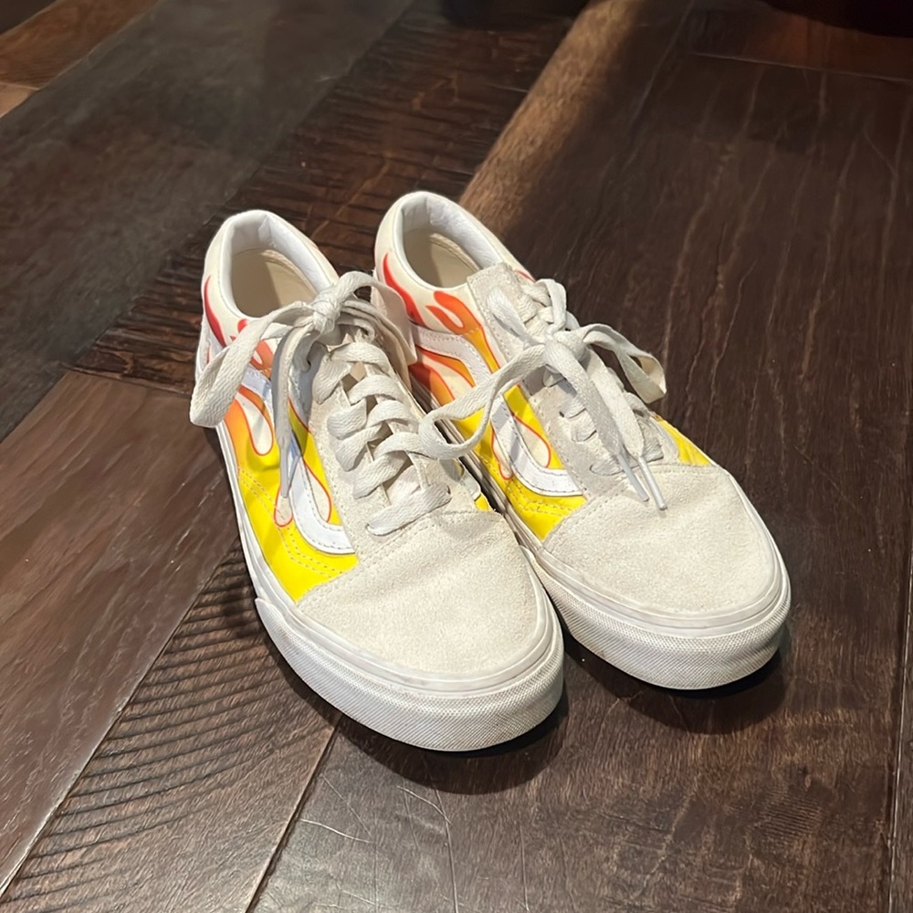 Vans Flame Lowtops Mens Size 6/ Women's Size 7.5